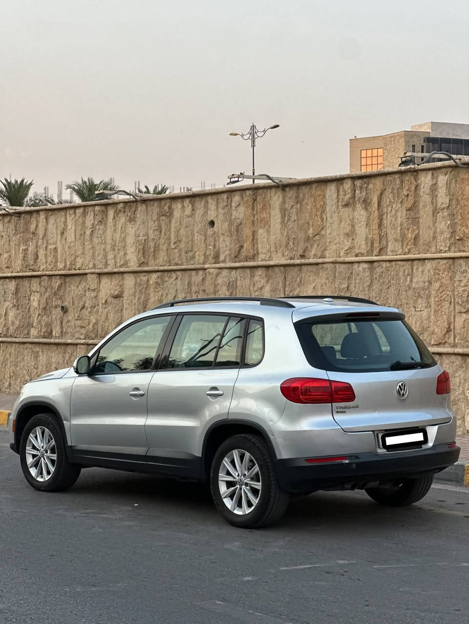 السلام عليكم
كلين لمتد !!! وسعرها بلااش 🤩🤩

Volkswagen Tiguan 2017 كلين تايتل

فلوكس واكن تيكوان
حجم المحرك:2000 توربو Tsi
ماشيه:  125 الف
رقم اربيل الجديد
المواصفات :- 
بصمةابواب
دخول ذكي 
هاند بريك كهرباء
تحكم ستيرن كامل
شاشه 
اوتو هولد 
كاميرا خلفيه دواره 
هيترات بلمري
ثلاجه بلجكمجه 
حساس مطر
جام يصعد و ينزل بالسويج
تبريد قطعتين
8 ايرباك
مثبت سرعه 

الضرر :- 
السياره نظيفه جدا بمعنى الكلمه وبلاديه بلكامل على وضع الشركه ما بيها اي نقص بيها شوية بارد باب النفر 

مكان السياره موصل
لمعرفه السعر الاتصال على الرقم 
***********
