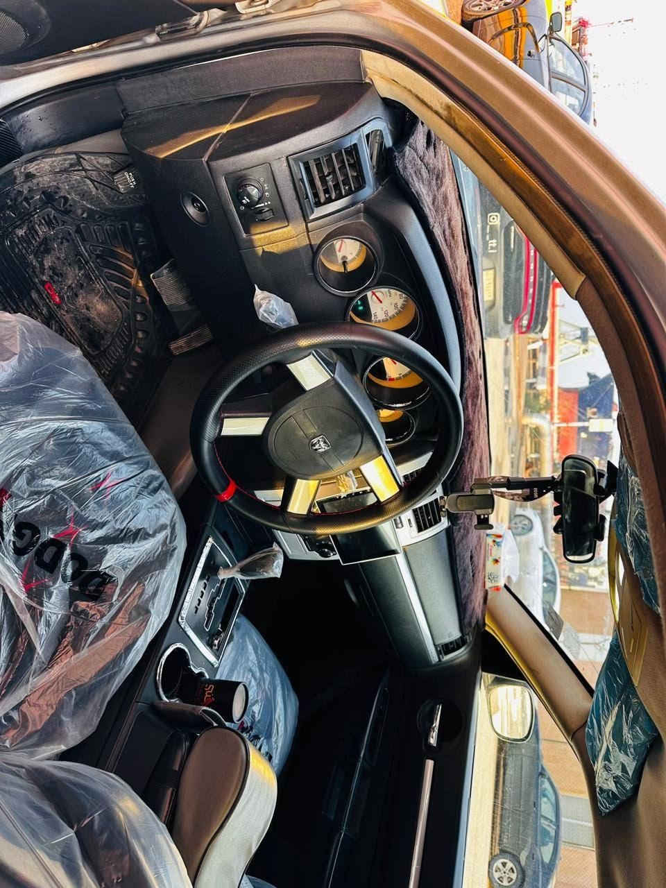 جارجر ٢٠١٠ رقم بغداد نضيفة وجاهزة كير ومحرك وحدادية وتبريد بيها جاملغ وبنيد من امريكا والباقي كفالة 
مكانها ناصرية مركز 
للاستفسار ***********
