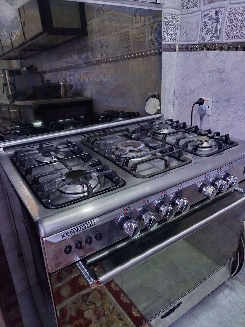 طباخ نظيف للبيع مابي اي عطل كامل على اتصال واستفسار الرقم ***********
