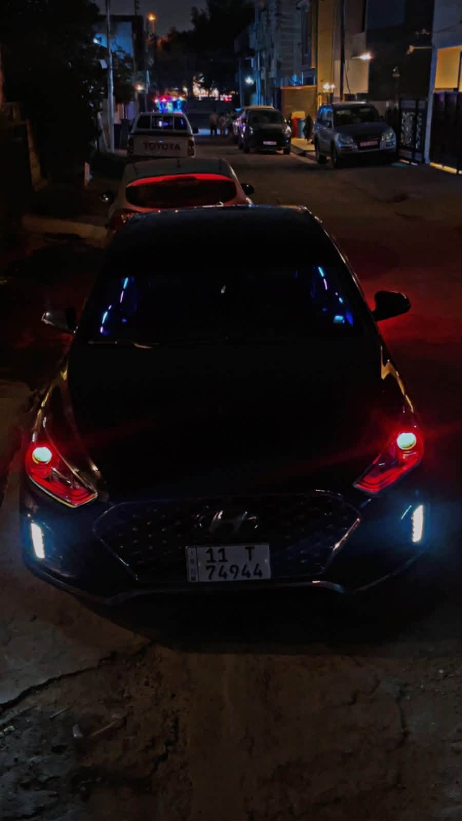 سلام عليكم سوناتا سبورت فول موصفات تحكمات جهتين شاشه جبيرة عدادات سبورت ستيرن حرف D وارد امريكي بيها جاملغات خلفيه ثنين وقبغ جنطه بدون دواخل وبدون ايرباك السياره نظيفه وكامله و مابيها اي نقص مكانها الدورة شارع ابو طياره للاستفسار  ***********

نص مكتوب في الصور:
- SULAYMANIYAH Iraq
- Ali Koge Baghdad