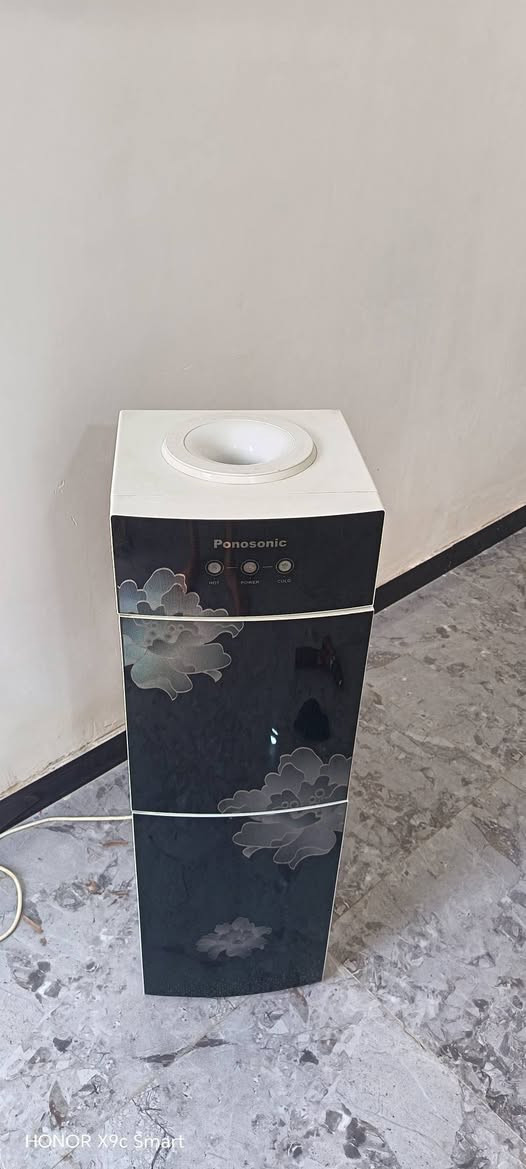 براد ماء للبيع ماء حار بارد شرط تفحص اله تاخذه بسعر ٧٥ الف العنوان الناصرية الإسكان الصناعي ***********
