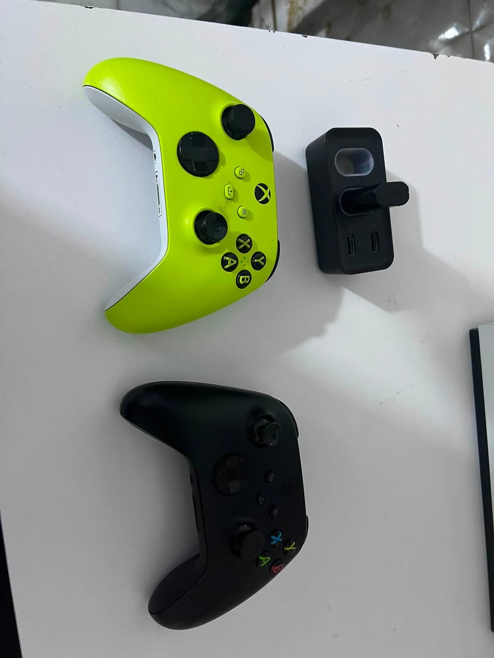 السلام عليكم من رخصة الادمن المحترم
XBOX ONE S 1T

اكس بوكس وان اس 1 تيرا

الجهاز لوك مامفتوح ولا مصلح بعده شركة جهاز حلو ومرتب تفحصه براحتك تجيب واحد خبير بكيفك وياه جوستكين مال سيريس اصليات السودة مصلحة مابيها اي مشاكل والفسفورية القبق مال ظهر ضايع والشفت الفوك مرات يشتغل مرات لا وياهم شاحنة مال بطاريات بس بطارية وحدة اكو الثانية ضايعة كلشي تفحصه براحتك الجهاز يخبل

السعر 225 الف كامل ويا اليدات والبطارية والشاحنة 

مكاني بغداد السيدية توصيل ماكو

***********
