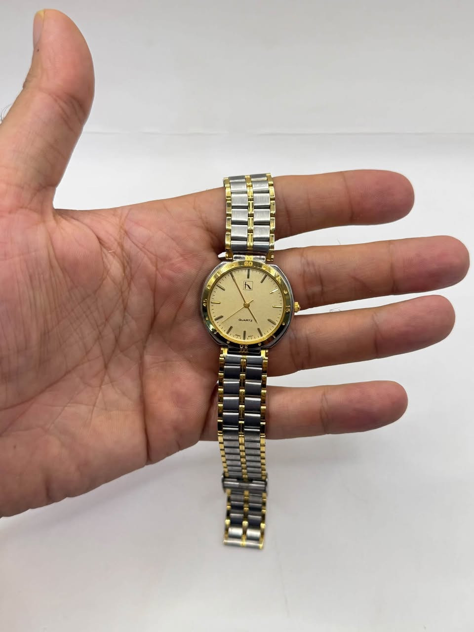 قطعه يابانيه
كوارتز 
قطر 35 
السعر 35 الف
