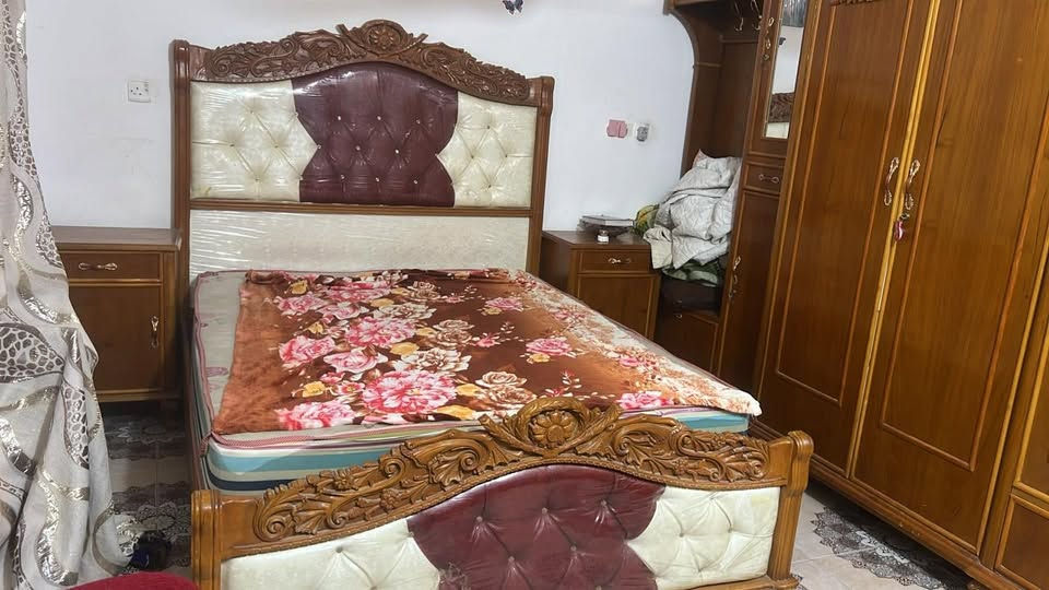 غرفه تزكام درجه أولى ثكيله نظيفه مثل ما واضح بالصور سويناها بمليون و600نريدها ب900وبيها مجال اليريدها يعلق وادخله خاص أو يتصل ع الرقم ***********
