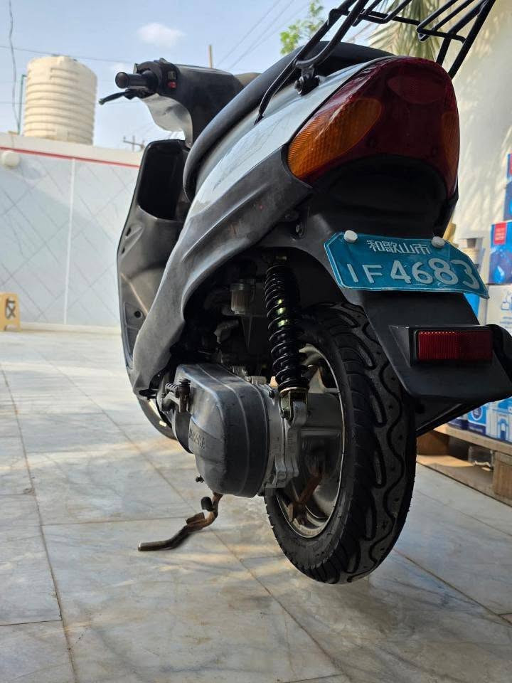 دراجه بيجي جاهز  كلشي شغال بيه مفتوحه اول مره تجي تفحص بعيك نضافه فول سعره 450وبيه مجال ***********
