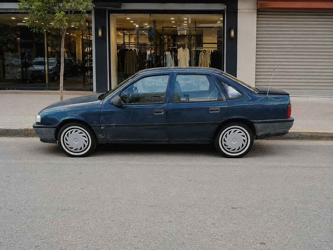 اوبل فكترا موديل 1990 صندوق مكينة 16 قايش عريض  باور قفل مركزي سلايت كير ومكينة تجفيت جديد كهربائيات كولهه شغال .تخم تاير خط ابيض جديد لوك شرط تحويل وشرط غرامات بيه كوبون بانزين  رقم سنوية جديد ينتهي 2031 .سعر 40  ومراوس  مع مازدا نظيف //***********
