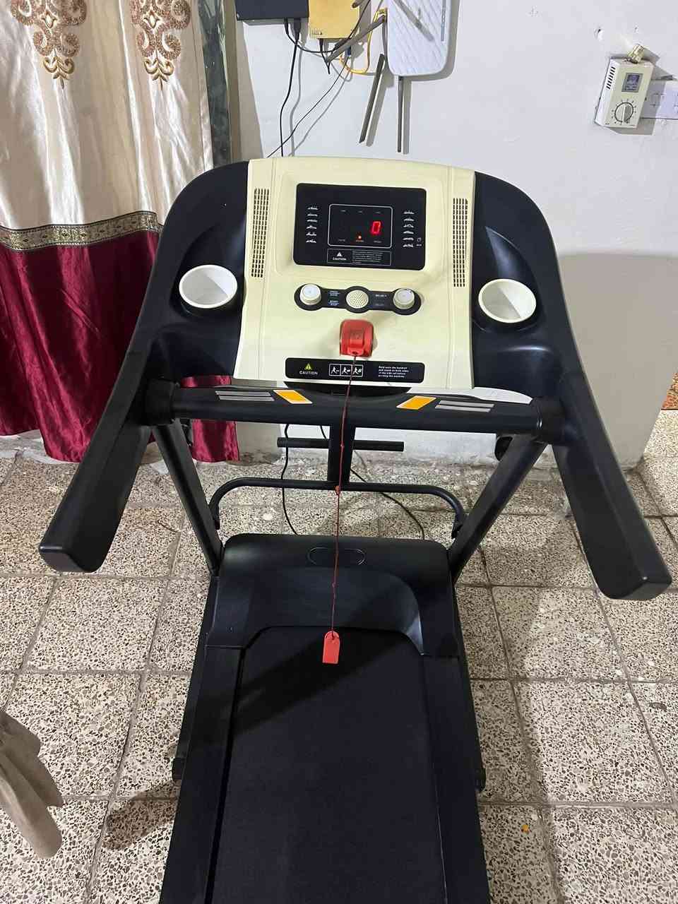 السلام عليكم 🫡 جهاز جري 🏃‍♂️ 
دبل ماطور جبلي فول مواصفات 
حساس نبضات القلب و مفتاح 🔐 امان 
العنوان بغداد حي لأمانة 
يوجد توصيل 🚚 
السعر 225
***********
