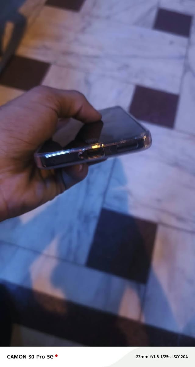 هونر. اكس تسعه دي
لبارحه فتحته من لكارتون وشديتله اكس سوارات كامله  
عشوأيه 12/12  بوبجي 90 فريم جهاز حلو ومرتب 
لبارحه اخذته 530  غراضه ما ستخدمتهن  لا شاحنه ولا لكفر موجودات 
وهسه عارضه  ٤٥٠ مكاني بغداد  ***********

نص مكتوب في الصور:
- CAMON 30 Pro 5G 23mm f/1.8 1/25s ISO1226
- CAMON 30 Pro 5G 23mm f/1.8 1/25s ISO1302
- CAMON 30 Pro 5G 23mm f/1.8 1/33s ISO1013
- CAMON 30 Pro 5G 23mm f/1.8 1/25s ISO1250
- CAMON 30 Pro 5G 23mm f/1.8 1/25s ISO1204