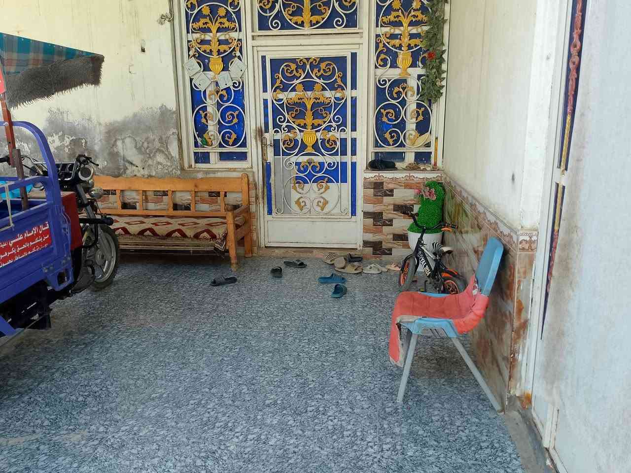 بيت زراعي لبيع طابقين مساحه 220 يتكون من غرفتين و صاله و مطبخ و ديوانيه و حمام داخلي و خارجي و طارمه و الطابق الثاني مشتملات 2 السعر 105 عنوان ناصريه المهديه مقابيل عمارات الشموخ
