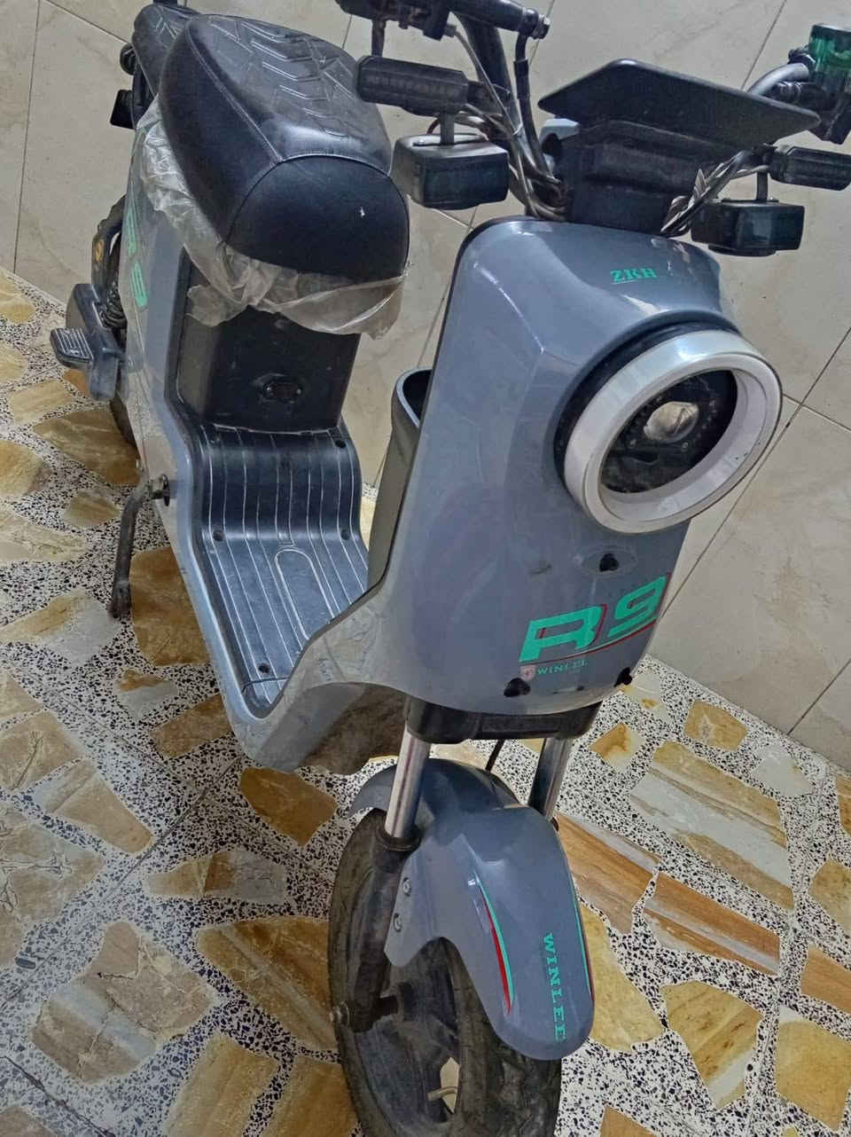 دراجة شحن R9 نظيفة بطاريات عطلانة
السعر ١٥٠
***********

