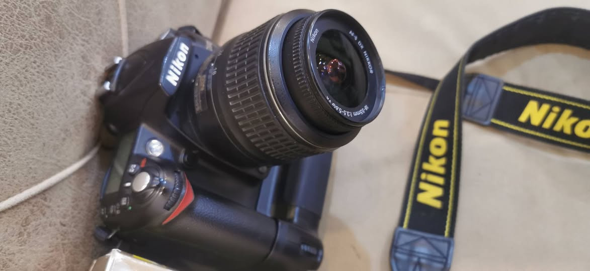📸 للبيع Nikon D90
✅ قطعة نظيفة 100% ✅ شغالة بدون أي أعطال أو مشاكل ✅ الفحص مفتوح بأي مكان ✅ مناسبة للمبتدئين والمحترفين
المواصفات:
📷 دقة 12.3 ميگابكسل
🎥 تصوير فيديو HD 720p
⚡ سرعة تصوير 4.5 صور بالثانية
🎯 نظام فوكس 11 نقطة
📺 شاشة LCD قياس 3 إنج
💾 تدعم بطاقات SD / SDHC
🔋 بطارية أصلية تدوم لفترة جيدة
📸 تدعم جميع عدسات Nikon F-Mount مع وجود محرك فوكس داخلي
📦 الملحقات: ( عدسة 18-55 ، الشاحن، ملاحضة‼️ :البطارية تحتاج تبديل، رام 64 Gb، كراب للبطاريات. الكارتونة الاصلية...)

📩 للاستفسار مراسلة الخاص أو الاتصال.
واتساب :***********
واتساب:***********

الكاميرا استخدام شخصي وقطعة نظيفة 100%، والفحص مفتوح قبل الشراء.
