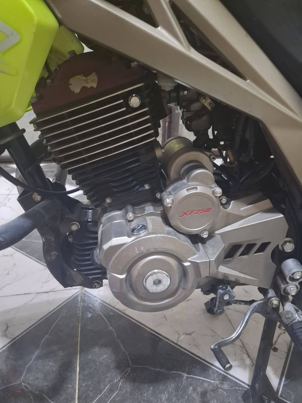 دراجة شاينينغ ٦ كير اوراق اصولي مو سكنر وصل الشراء ايضاً وياها موديل 23  250cc 

محرك ممفتوح نهائياً سعر مليون و 400 الف وبي مجال بسيط الرقم 

***********
