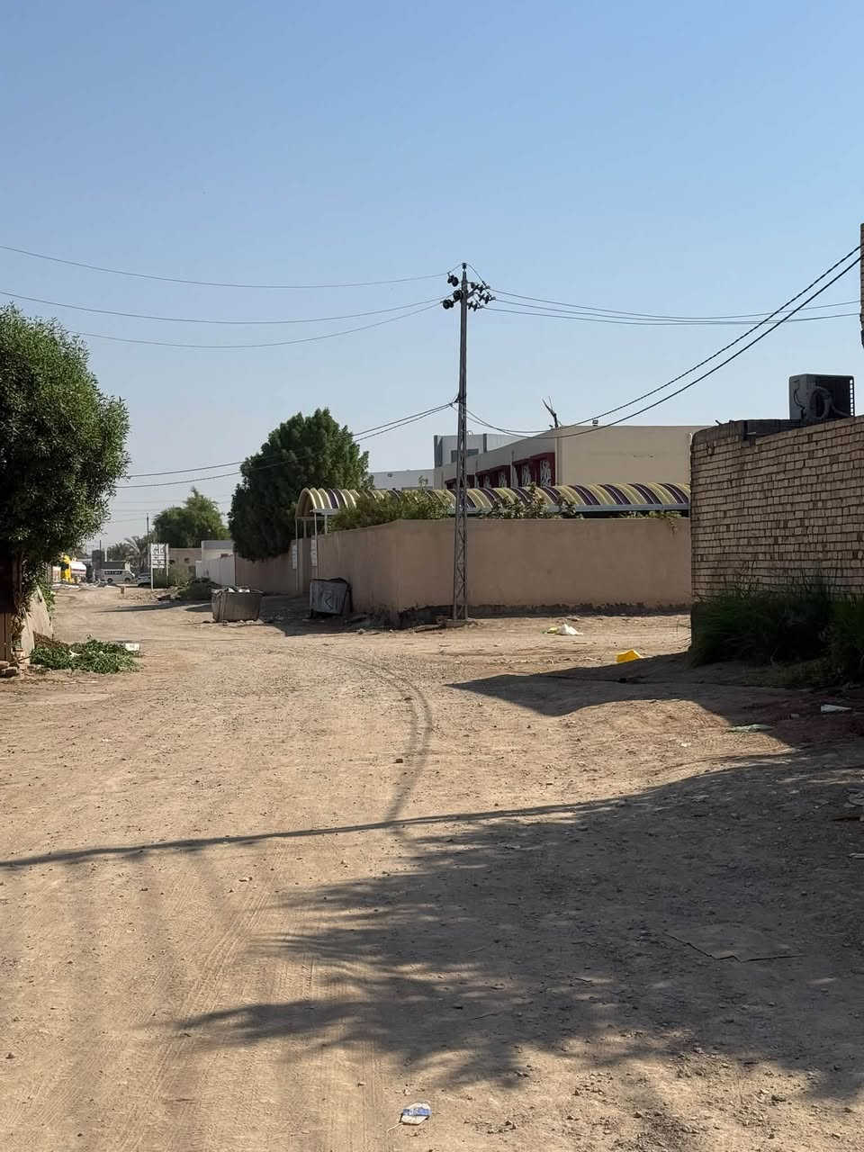 دار سكن طابو في حي ( الحرية الاولى ) - (للأيجار ) 
بناء حديث 
مساحة ( ٣٠٠ ) م 

للاستفسار مراجعة مكتب ( غيدان ) للعقار  
واسط - الزبيدية - مقابيل حي ( الصناعي )  
***********  
*********** محمد سيد غازي
