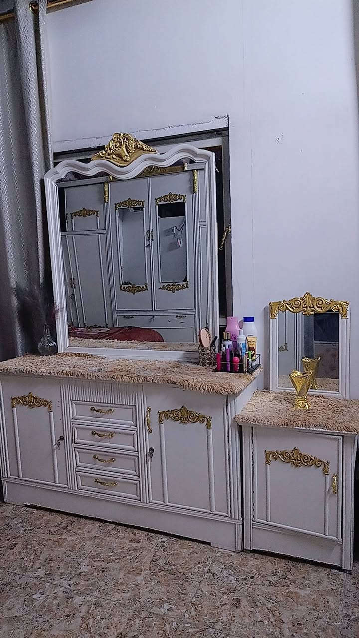 غرفه اخشاب عراقي مستعمله قليل السعر 1500 وبيهه مجال 
للتواصل***********
