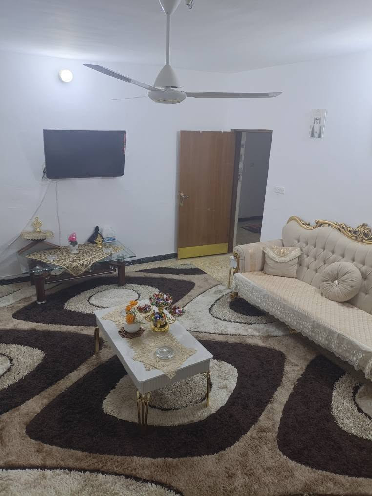 بيت للبيع طابقين مع مشتمل مستقبل
المساحه 200 م بناء جديد  
مكون الطابق الأول  غرفين استقبال و صاله و مطبخ 
وحمامات عدد2. شرقي وغربي
الطابق الثاني صاله و غرفتين وحمامات

منطقه حي السياسيين قرب جامع السياسيين 
مقابل ساحه
مشتمل مكون من غرفه و مطبخ وحمامات غربي وشرقي

السعر على الخاص
الاتصال والاستفسار 0770091273 عمارة, ميسان

