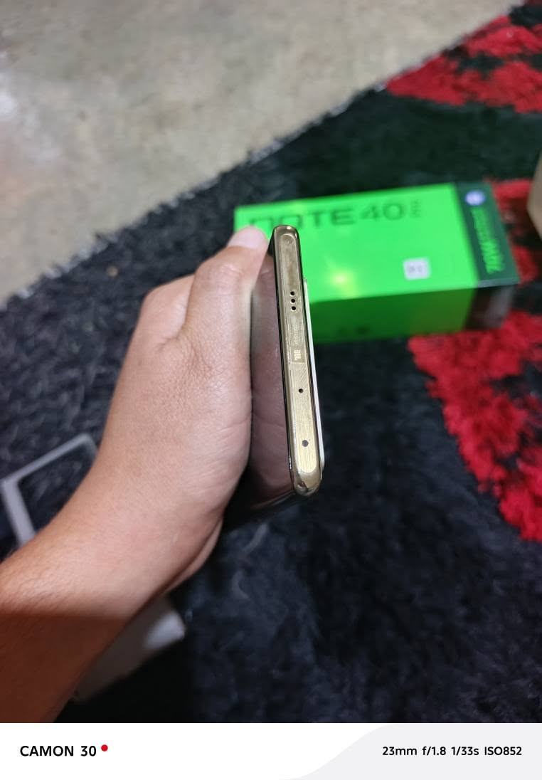 الشاشة : سوبر أموليد بتردد 120 هيرتز
المعالج : Helio G99 بوبجي 60 فريم
البطارية : 5000 مللي أمبير 
الشحن : سلكي 70 واط و لاسلكي 20 واط
الذاكرة : 256 
الرام : 12+12
الكاميرات : الرئيسية بدقة 108 ميكا بكسل وياها كامرتين +2+2 وتثبيت بصري OIS والكاميرا الأمامية بدقة 32 ميكا بكسل 

الجهاز كامل ملحقاته مثل ما موضح بالصورة وياه لصقة الحماية مال الشركة وشاحناته السلكية واللاسلكية والكفر - طبعاً الجهاز كلش نظيف ما بيه ولا خدش ولا طبع بالشاشة أساساً إستخدام الجهاز جان كلش خفيف

سعر الجهاز 275 

للتواصل إتصال أو واتساب *********** أو راسلني خاص كركوك, العراق

