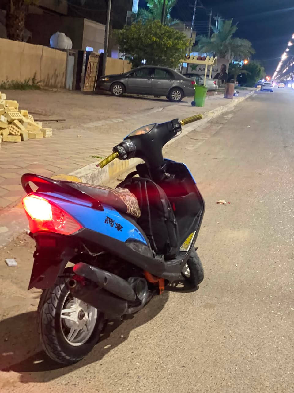 دراجه نضيفه  دراجه شلعه ومعدل بوشه ٥٥ دراجه حلوه بس رادلها ترتيبات ول دراجه هسه عطلانه لين صارلي شهر ذابها وما اعرف شنو عطلها ولا موديها علا مصلح لين عندي شغل وما عندي وكت والي شراي خلي يطبلي خاص او يدك هاذ رقمي *********** سعرها ٣٠٠ وبيها مجال
