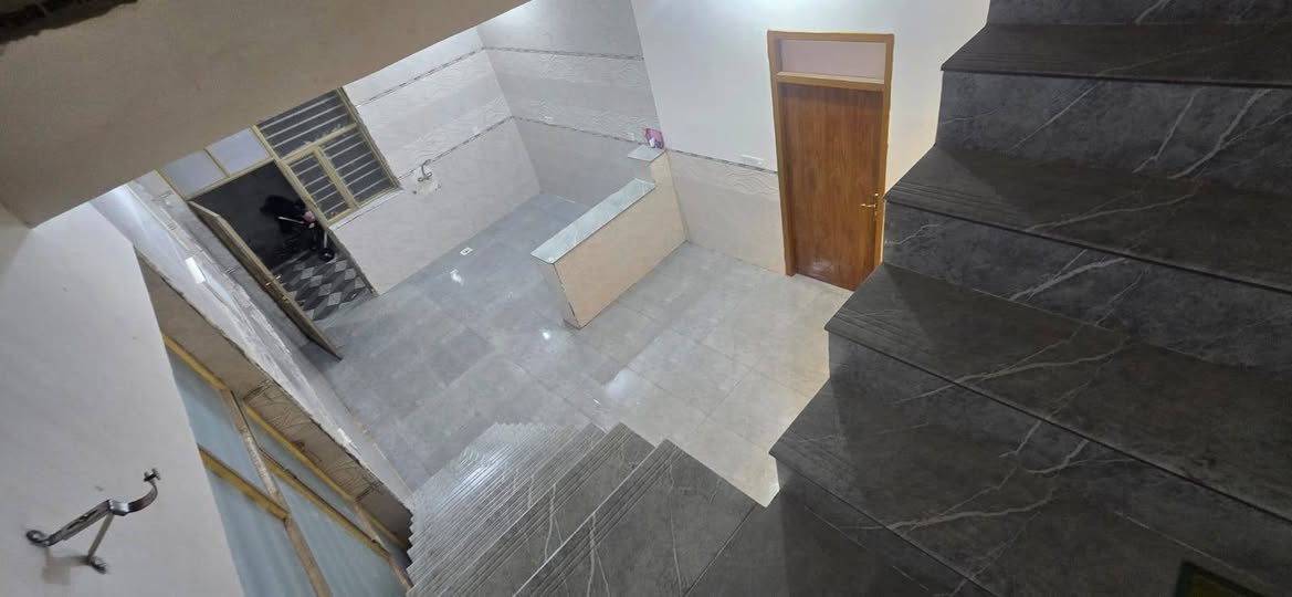 دار سكن طابو زراعي مساحته ١١٠ م موقع مميز وجه على الطابو حي الأمير الثاني مقابيل ملعب هشام زليزل شارعهه ١٢ متر البناء طابوق والسقف صب كونكريت يحتوي على ١ غرفه نوم واستقبال ومطبخ وصاله وصحيات للإستفسار مراجعه مكتب القريني للعقار الجمعيه بالقرب من السايدين *********** او ***********
