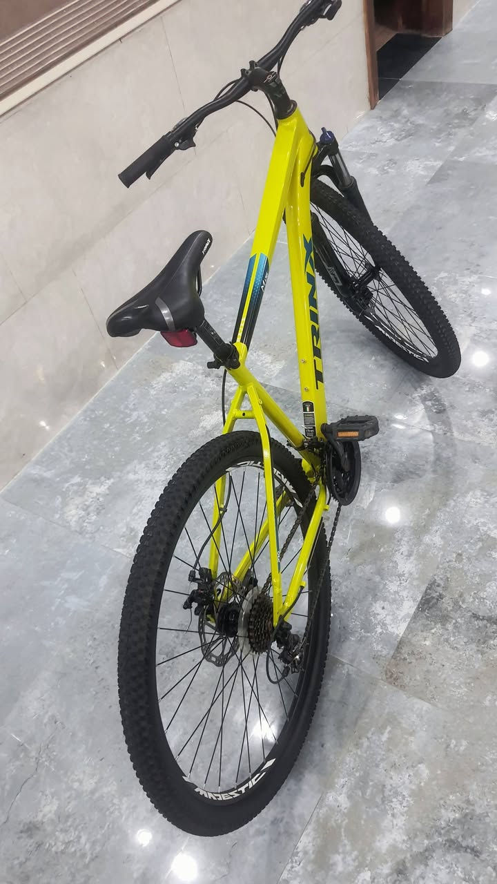 *للبيع بايسكل جبلي أيطالي *TRINK
المواصفات:

* الماركة:  TRINX  SPORT
* حجم التاير:  29  إنش
* الفريم: ألمنيوم خفيف وقوي – قياس 52 سم
* منظومة السرعات: Shimano
* 3 سرعات أمامية × 7 سرعات خلفية (21 سرعة)
* بريكات دسك
* قيادة مريحة وثابتة، مناسب للمدينة والطرق الوعرة.
للعلم بايسكل ( تجميع الصين )
 حالة البايك:
* مستخدم مرة واحدة فقط.
* نظيف جداً
هاتف ***********
