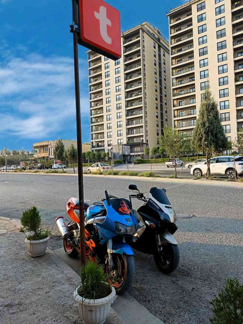 فۆڕزای ٠٦ بۆ فرۆشتن زۆر مەزبوت و بێ عەیبە کارەبای و گشت گیانی بە شەرت شکاوی نییە زۆر مەزبوت و خاوێنە ٤٧ هەزاری حەقیقی ڕۆشتوە مەکینەی کەپسە ١ ٢٥٠ ی مەسرەفی تیا نییە شتی ئەوە پاک و کەم ڕۆشتوو زۆر کەم ماوە سعری ٧٥٠ هەزار و معەمەلە لە سلێمانی م ڕەقەم ***********
