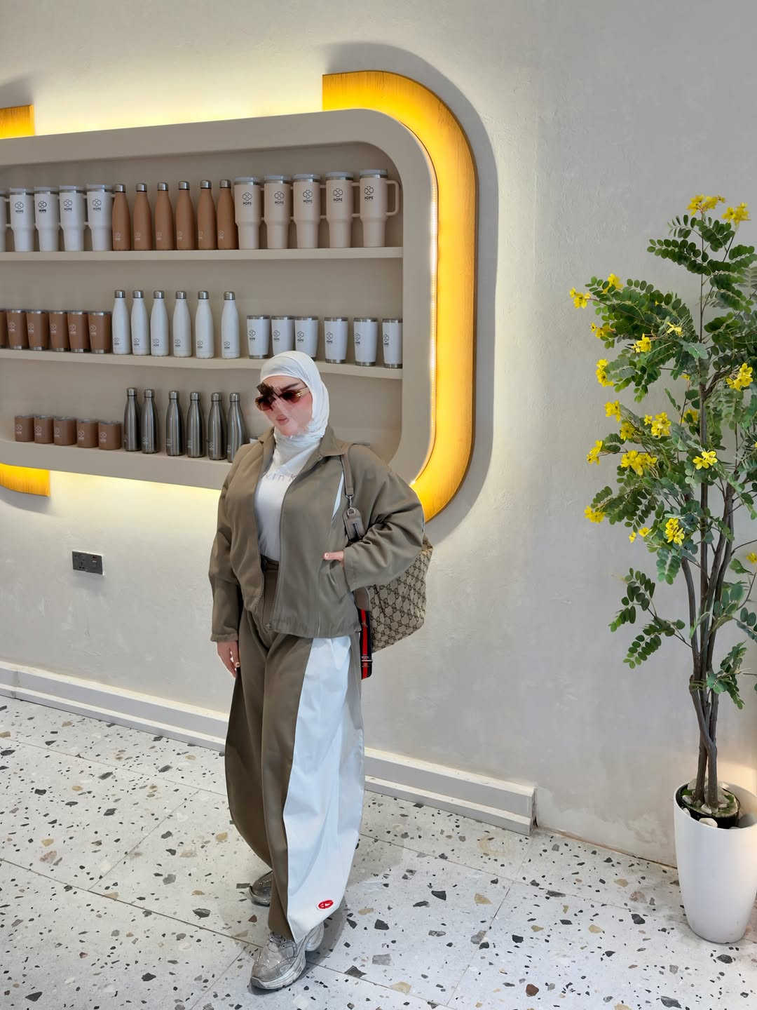 New Autumn Collection🎃🍁🍂🤎✨🧡🍑

وصل حديثآ😍✨
سوت فخم وراقي جداااا بجميع تفاصيله (الخامة تناسق الألوان والتصميم ✨🍂🍁😍)

كوالتي عالي جداااا 

البليزر مبطن من الداخل بنظام الأوڤر سايز مناسب للمحجبات 

الكيلوت واسع وفضفاض كمر مرتفع 

اللون ألأسود مطعم باللون الأورنج الساحر🍑🧡🥭

اللون الخاكي مطعم باللون الأوف وايت 

التيشيرت متوفر بمجموعة ألوان 

الحقيبة الفخمة والراقية جدااااا متوفرة بعدد محدود 😍✨🍁🎃

العدد محدود 

للأستفسار يرجى مراسلة الصفحة دايركت او عبر الواتساب لطفآ🧡✨

يوجد توصيل 🚚 سريع إلى كافة أنحاء العراق 🇮🇶 

#set #explore #outfitoftheday #style #autumn
