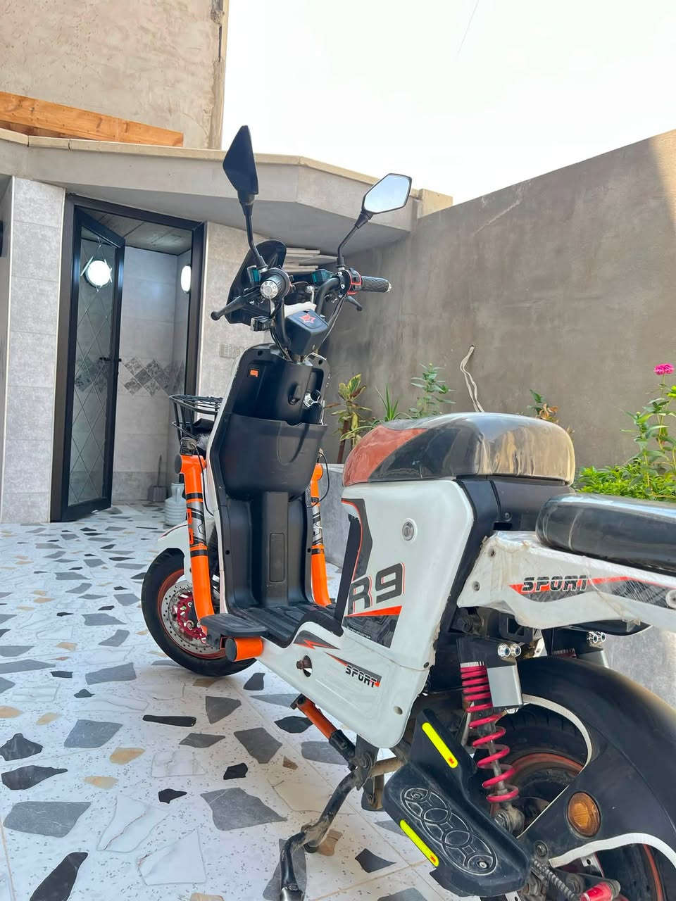 للبيع أو مراوس 318او ريان أبو عيون ملف 2000واط 5بطاريات جدد بعدهم تمشي من25الى30كيلو بشحنه الوحده السعر 400بي مجال بسيط الرقم للتواصل ***********بي واتساب
