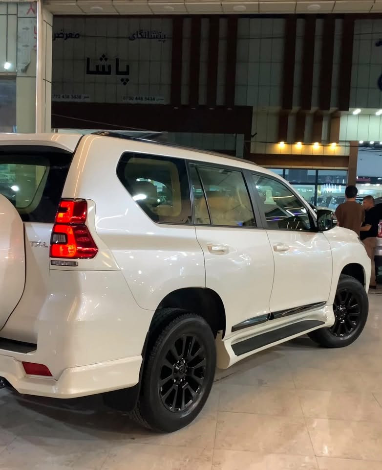 برادو موديل ٢٠٢١
فول مواصفات xlt
كشن جلدفتحة ثلاجة
بصمة
شركة جيهان
بدون صبغ مكفول من كلشي
ماشي ٧٢ ألف 
السعر ٤ شدة و بي مجال بسيط ￼
***********واتس أب بي
