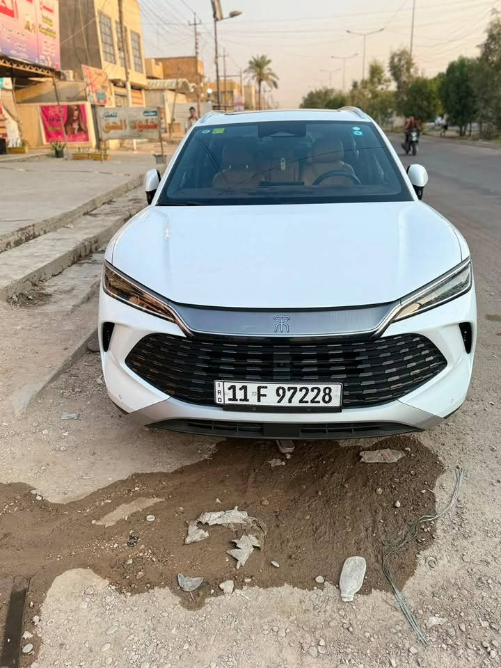 سلام عليكم بيوايدي سونك L فول مواصفات فلاكشب
ماشيه17 الف بيه اربع اصابع بارد ورصعات فقط بدون صبغ وضربه وتبديل داخل قرميدي 
تمشيك الكل2100 ويا الهايبرد ولبانزين وشحن
سياره جديده بسمي مكانها بغداد 
سعرها31 ومجالها قليل 

***********
سياره كشنين كهرباء حار بارد جنطه كهرباء  الفول مواصفات
