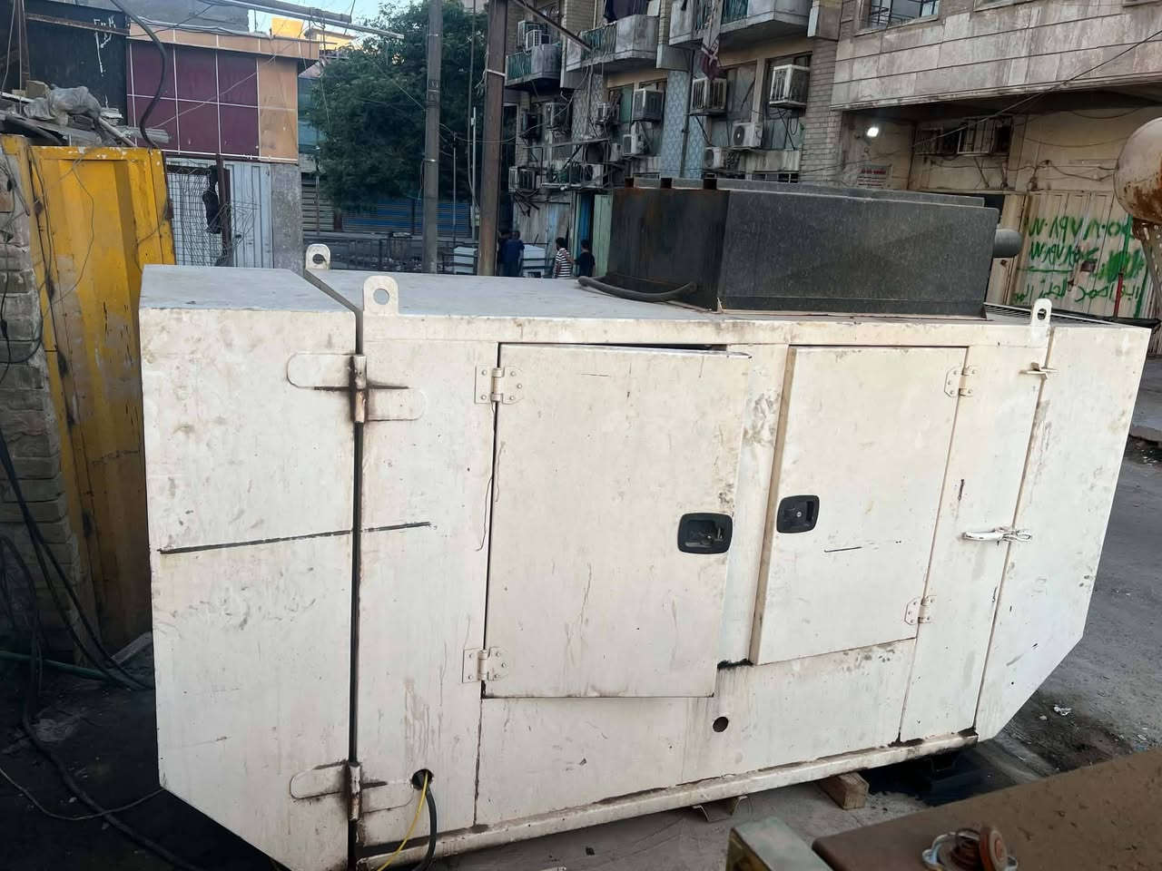السلام عليكم
عندي مولدة للبيع نوع بيركنز 80kv عنوان بغداد
الهاتف/ ***********

