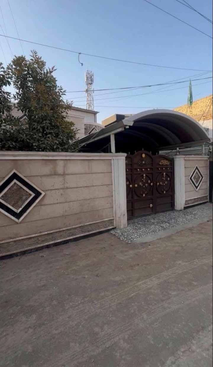 السلام عليكم دار للبيع طابو زراعي سند ٢٥  نادر كراغول شارع زين العابدين ع فرع صيدليه الكندي مساحه ٢٠٠ م 
واجه ١٢.٥م  و نزال ١٦م 
طابقين يحتوي على كراج كبير وحديقه ٧×٤م 
هاتف ***********
