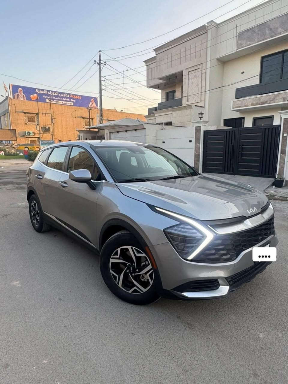 السلام عليكم 

كيا سبورتج￼ موديل 24   امريكي رقم بغداد باسمي 
محرك 2500GDi 
ماشيه 16 ميل 
حادث  السياره جامغ مال سايق 
صور حادث وسونار موجودات بالمنشور 
السعر 200 ورقه وبيها مجال 
  
موصفات 
سويج 
ترحيب 
رادرات  
مانع تزحلق 
3 انظمه قياده 
اشاير بالمري 
حساس امامي خلفي جانبي 
تبريد قطعتين
مود درايف
سايد بريك دكمه كهربائي 
كشنات جلد لونين اسود واحمر 
شاشه منفصله كار بلي
لد امامي خلفي
اناره محيطيه داخل سياره 
ارضيه جلد 
تايرات جدد 
سبير وتاير اصليات 

بغداد الزعفرانية
***********

