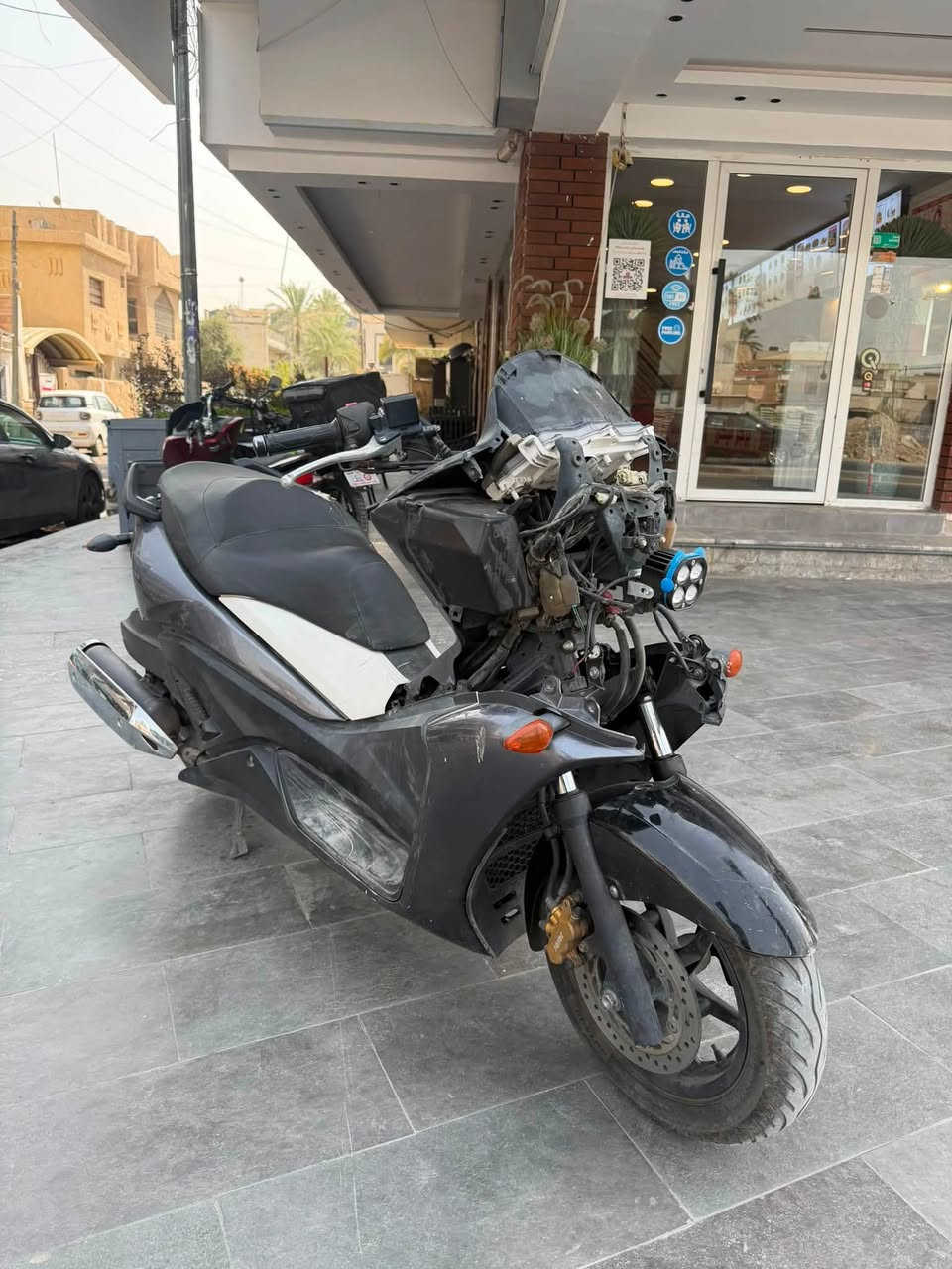 السلام عليكم 
هوندا فاز 250سي سي اس سفنS7
الدراجه ك مكينه نظيفه وبلاديه مابيها اي مشاكل بالمكينه والكهربائيات ضفيره مكينه كفاله دراجه نظيفه لكن المازدا مكسوره جامتها ومجفيه وشايل الكفرات موجوده لغودها والبجم كل غراضها موجوده ومنزلها على ايدي من الرمبه الدراجه بانزين محسن والدهن كل 10 ايام تجي وتفحص الدراجه للبيع فقط جماعه الكسران رجاء لاتجيني الدراجه ممتعرضه لحادث ابداً ورجاء لحد يدخلي ويكسر بالحاجه دراجه كلشي كامل من كهربائيات ومكينه يحتاجلها ترتيب بسيط ترجع جديده 
تايرات جدد بطاريه جديده ادامه كامله جماعه جوه المليون ما ابيع 
قطع الباقيه مال بجم موجوده فقط الجامه مال مازده مكسورة
***********
مكاني بغداد
