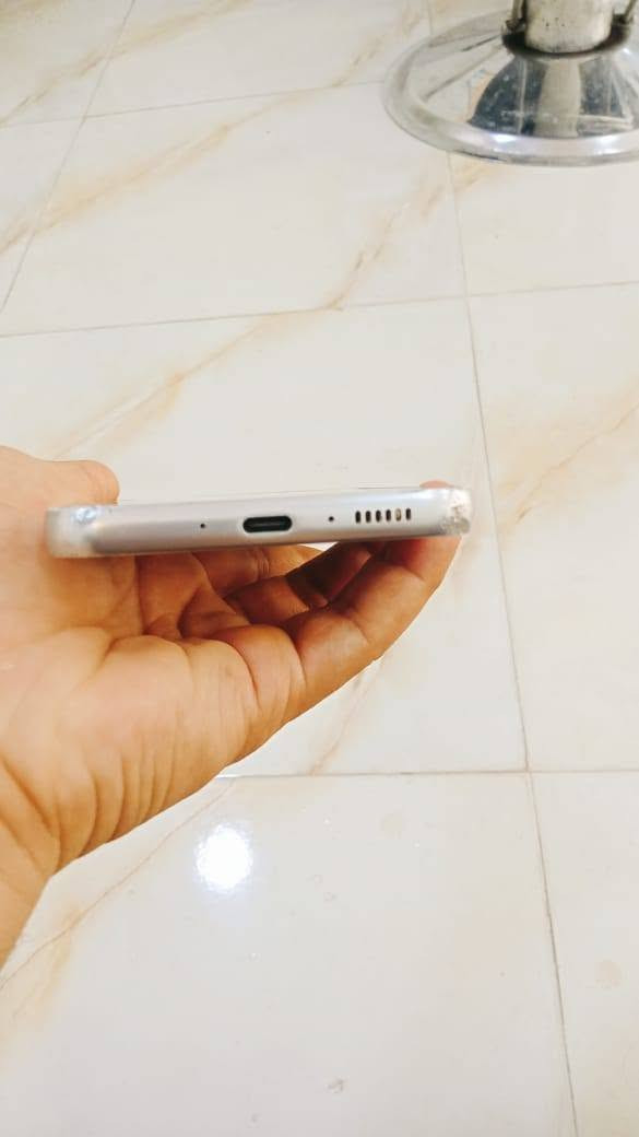 A34 5G للبيع
دبل سيم كارت ( خطين ) 
الذاكرة 128 جهاز خفيف مبي اي مشكلة شرط الفحص
بي طخات بالشاصي 
المكان غراف
السعر 200 وبي مجال
تواصل *********** . ***********
