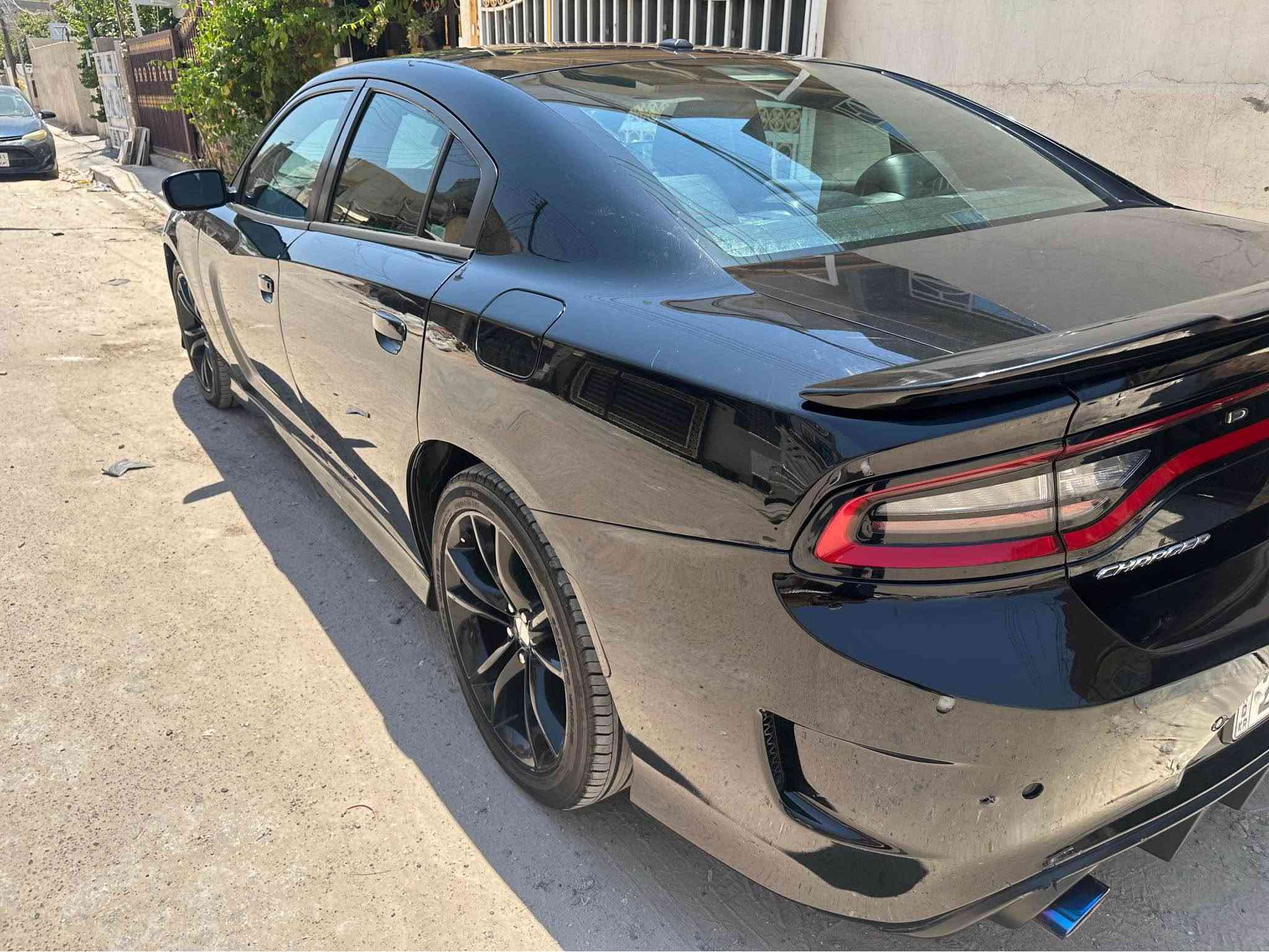 السلام عليكم 
جارجر SXT فول مواصفات  محدث جي تي  وارد امريكي 2020 أسود توويل باسمي اربيل ماشية 89 الف ميل على ايدي بدون ايرباك حادث جانبي فتحه  كرسي خزن   كراسي كهرباء بصمه يدات بصمه تشغيل عن بعد جلد شاشة وسط تحكمات استيرن محرك 3600 الكير 8 نمر تخم تاير جديد باتري جديد تبريد ثلج امامي وخلفي كراسي تدفئة وتبريد امامي وخلفي  استيرن تدفئة ويل كب 20 اسبير منازل لحد الان حساس خلفي كامره دواره بصمات اثنين وياها الاتصال على أرقامي ***********
*********** بغداد, العراق

نص مكتوب في الصور:
- iQ