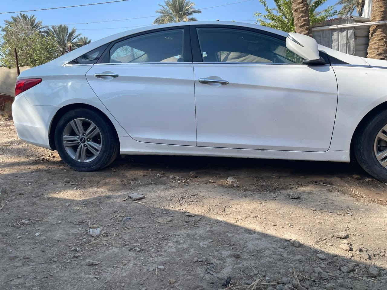 السلام عليكم 
للبيع أو الامراوس
سوناتا كوري موديل 2014 
بيها ثلاث قطع 
حجم المكينه 2000 دوش
رقمها ومالكها نجف سنوية لل2028
سيارة جاهزه كير ومكينه وتبريد وحداديه وكهربائيات 
المواصفات: مرايا شفط، تبريد قطعتين، إشاير بالمري، كرسي كهرباء، كير ٦ نمر، حساسات خلفية، كاميرا خلفية، شاشة كبيرة، تحكم بالستيرن .
مكان السيارة بابل الحمزه الغربي
سعرها ١٠٠
للتواصل ***********
