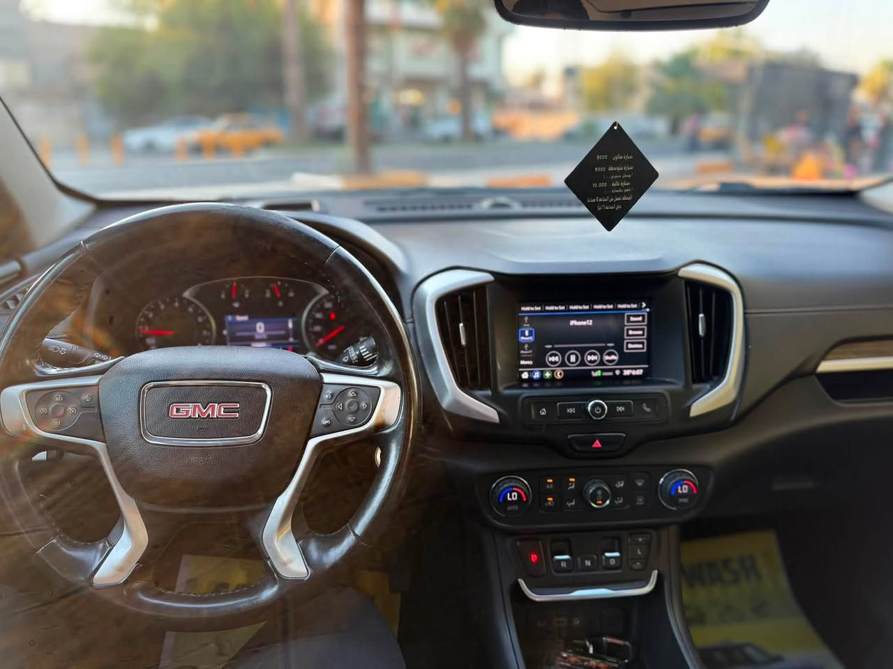 جيمس تيرين (GMC Terrain) موديل 2021 - AWD للبيع او المراوس
المواصفات الأساسية:

 الموديل: 2021

 نظام الدفع: AWD (دفع رباعي مستمر لثبات وأمان عالي)

 اللون: أسود ملكي مميز جداً

 المحرك: قوي واقتصادي في استهلاك الوقود 1500 تيربوا

المواصفات الداخلية والأنظمة الذكية:

 فتحة سقف بانوراما كبيرة لمتعة القيادة.

 كشنات مخمل فاخرة ونظيفة، مريحة جداً وتتحمل الاستخدام.

 كشنات أمامية تدفئة لراحة أكبر في الشتاء.

 شاشة كبيرة تدعم Apple CarPlay و Android Auto.

 كاميرا خلفية واضحة للمساعدة في الاصطفاف.

 نظام كير ماوس دوار عصري وسهل الاستخدام.

 تحكم ستيرن كامل (السرعة، الصوت، الرد على المكالمات).

 رادار أمامي لتحذير الاصطدام والمحافظة على المسار.

 تشغيل عن بعد (ريموت كنترول).

 دخول ذكي بدون مفتاح (Keyless Entry).

 تبريد ثلج في أصعب الظروف المناخية

.

 أنظمة سلامة متقدمة: ABS، ESP، كشافات ضباب، وغيرها.

وضع المتانة والنظافة (الضمان):

 السيارة جاهزة تماماً: محرك، كير، صدر، حدادة، كل النظم الالكترونية شغالة 100%. سيرفسها كامل وزيتها وفلاترها مغيرة حديثاً.

تفاصيل الحادث والصبغ (بمنتهى الأمانة):

 حادث أمريكا: بسيط جداً (فقط جاملغ جهة الصدر الأمامي) وتم تصليحه بشكل ممتاز 

وصبغه.

 في العراق: طخة بسيطة جداً بيبان صفحة الصدر (تم صبغهن على نظافة وبدون معجون قوي لحفظ جمالية السيارة).

 السيارة ومكفولة من أي نقص أو عيب مخفي، الشاصي سليم .

السعر: [160$ ورقة وقابل للتفاوض للجادين في الشراء]

مكان التواجد: [بغداد مدينة الكاضمية المقدسة]

رقم الهاتف للاتصال المباشر: [***********.     _.    ***********]
