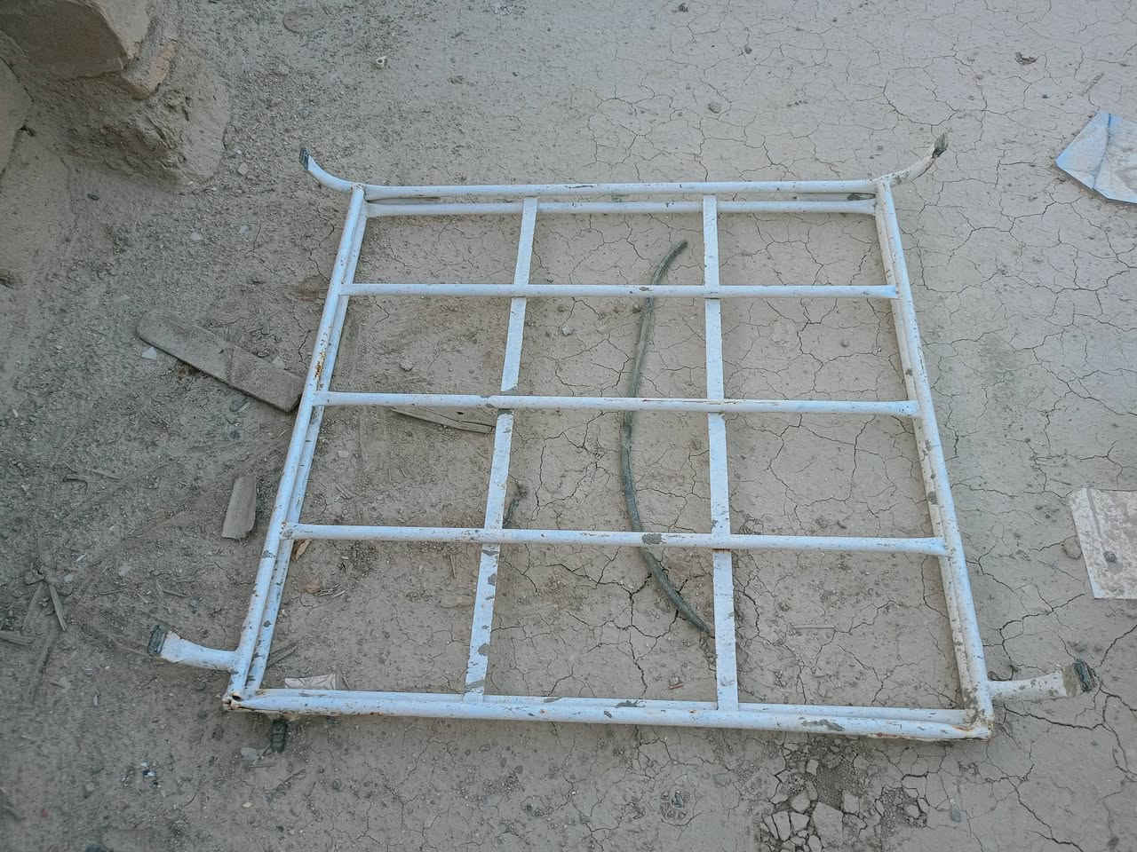 دبه ماي عمودي نص طن بس هذا الشق بيها زائدا سله ترهم جميع السيارات بطه سوبر المكان الشرش الرقم ***********
