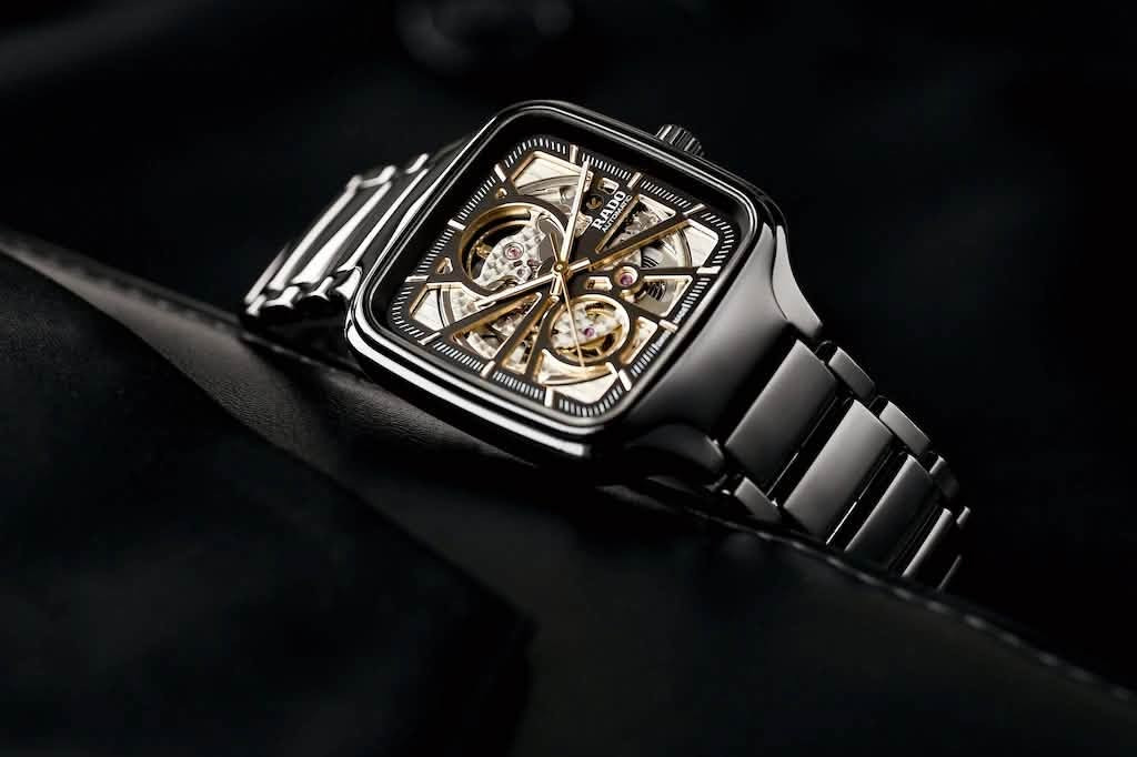 ✨ للبيع ساعة نادرة ومميزة من Swiss Made – RADO True Square Skeleton ✨

تصميم فاخر ومميز لعشّاق الساعات الأصلية والأوتوماتيك! 💎⌚

المواصفات:

🔹 البراند: RADO – رادو السويسرية الأصلية 🇨🇭
🔹 الموديل: True Square Automatic Skeleton، بتصميم مربع فاخر من السيراميك الأسود مع مينا Skeleton تُظهر تفاصيل الحركة الداخلية للساعة.
🔹 الكارت والضمان: الساعة تأتي مع الكارت والبوكس الأصلي الخاص بها، بالإضافة إلى جميع الأوراق وكروت الضمان كاملة.
🔹 مكان الشراء: مشتراة من الوكيل الرئيسي Swiss Time / Family Mall – أربيل، وكانت الكمية المتوفرة منه قطعة واحدة فقط!
🔹 الحالة: شبه جديدة (Unworn Condition)، بدون أي خدوش أو نواقص، واستخدامها كان محدود جداً.
🔹 الخامة: مصنوعة بتقنية High-Tech Ceramic عالية الجودة، ومقاومة للخدوش بدرجة عالية.

💵 سعرها بالأسواق العالمية: تقريباً من 2,400$ إلى 3,000$
💥 سعر البيع: فقط 1,600$ 🔥
يعني فرصة مميزة جداً لامتلاك ساعة فاخرة وأصلية بسعر مناسب.

📍 الموقع: أربيل
📞 للاستفسار والاتصا

✨ فرۆشتنی کاتژمێرێکی ناوازە و دەگمەنی Swis Made (RADO - True Square Skeleton) ✨
دیزاینێکی بێ وێنە و لوکس بۆ ئاشقانی کاتژمێری ئەسڵ و ئۆتۆماتیک! 💎⌚
تایبەتمەندییەکان:
🔹 براند: RADO (ڕادۆ - سویسری ئەسڵ)
🔹 مۆدێل: True Square Automatic Skeleton (دیزاینی چوارگۆشەی سێرامیکی ڕەش لەگەڵ دیزاینی ناوەوەی دیار)
🔹 کارت و گەرەنتی: کارت و بوکس (کارتۆن و سندوقی تایبەتی خۆی) لەگەڵ سەرجەم پەڕاو و کارتەکانی گەرەنتی بە تەواوی هاوپێچە.
🔹 شوێنی کڕین: کڕدراوە لە وەکیلی سەرەکی (Swiss Time / فاملی مۆڵی هەولێر)، کە بە تەنها ۱ دانەی لێ هێنراوبوو!
🔹 بارودۆخ: وەک نوێ (Unworn condition)، بێ هیچ شوخت و کەموکۆڕییەک. بە شەرت لە سەرجەم لایەنەکانەوە، زۆر بە کەمی بەکارهاتووە.
🔹 تایبەتمەندی ماددە: بەهۆی تەکنەلۆژیای سێرامیکی بەرزەوە (High-tech Ceramic)، بە هیچ شێوەیەک شوخت ناگرێت (Scratch-proof).  
💵 نرخ لە بازاڕەکانی جیهان: لە نێوان ۲,٤۰۰$ تا ۳,۰۰۰$ دۆلارە (٢٤ تا ٣٠ وەرەقە).
💥 نرخی فرۆشتنی ئێمە: ۱,٦۰۰$ (۱٦ وەرەقە) (دەرفەتێکی زۆر تایبەت بۆ بەدەستهێنانی کاتژمێرێکی گرانبەها بە نرخێکی زۆر گونجاو).  
📍 شوێن: هەولێر
📞 پەیوەندی: [***********-***********]

نص مكتوب في الصور:
- horbiter