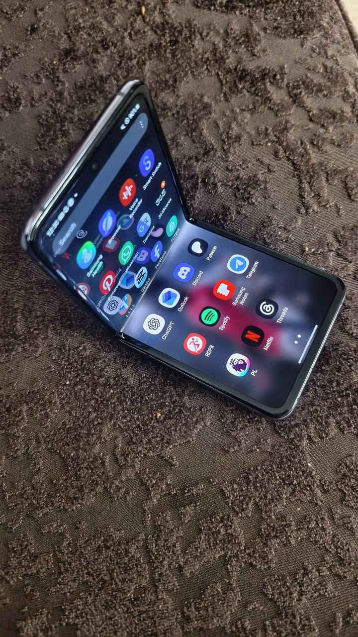 جهاز سامسونك Z Flip نضيف شرط الفحص مابي اي مشكلة الجهاز بدون ملحقات سعر الجهاز 350 العنوان كربلاء قرب فندق البارون تواصل واتساب فقط
0771140561
جهاز سامسونك Z Flip نضيف شرط الفحص مابي اي مشكلة الجهاز بدون ملحقات سعر الجهاز 350 العنوان كربلاء قرب فندق البارون تواصل واتساب فقط
