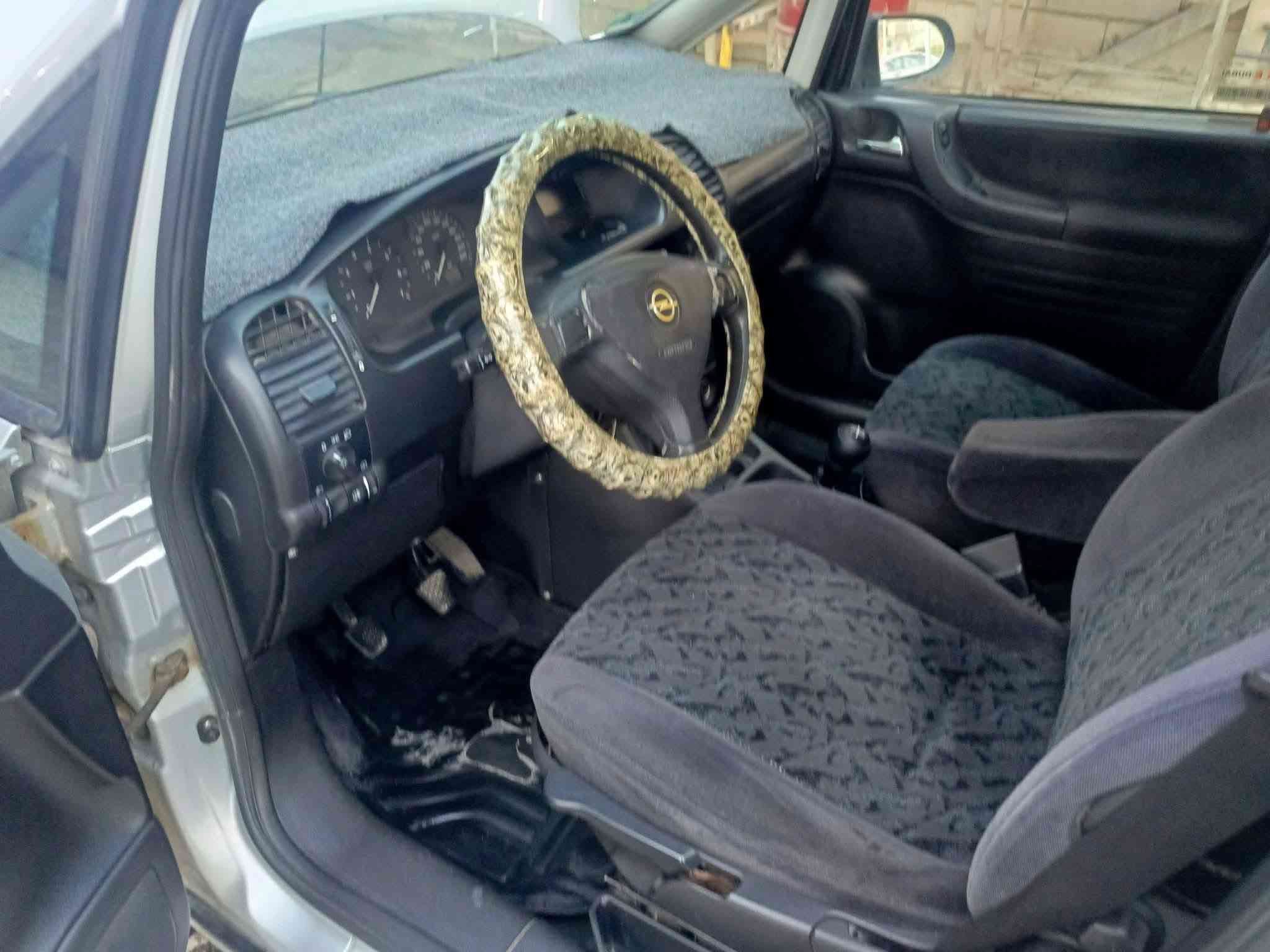 سيارة اوبل زافير موديل ٢٠٠٠  كير عادي ٧ راكب  التبريد فقط ما يشتغل رقم دهوك سنوية لحد ٣٠ مكاني كربلاء سعر 40 لتواصل ***********
