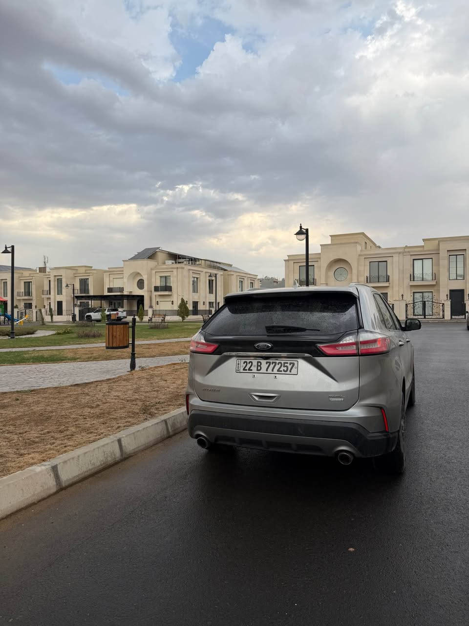 Ford edge 2020 SEL
***********
نرخ - 128$ 
فورد ئيدج مواصفات SEL موديل٢٠٢٠  
ماوەی رۆشتنەکەی ١٠٦ هەزار هەموو گيانی بە شەرت گێر و مەکينە کارەبایي زۆر پاك ماوەتەوە کوشين هيتەر و جلد گێچ ئەليکترۆنی شاشە گەورە گێر ماوس تەنها بۆنيت سبوغ ناوی نەگرتيە بە شەرت 
پەرەشوت بەس سوکان تەقيوە أربيل, العراق
