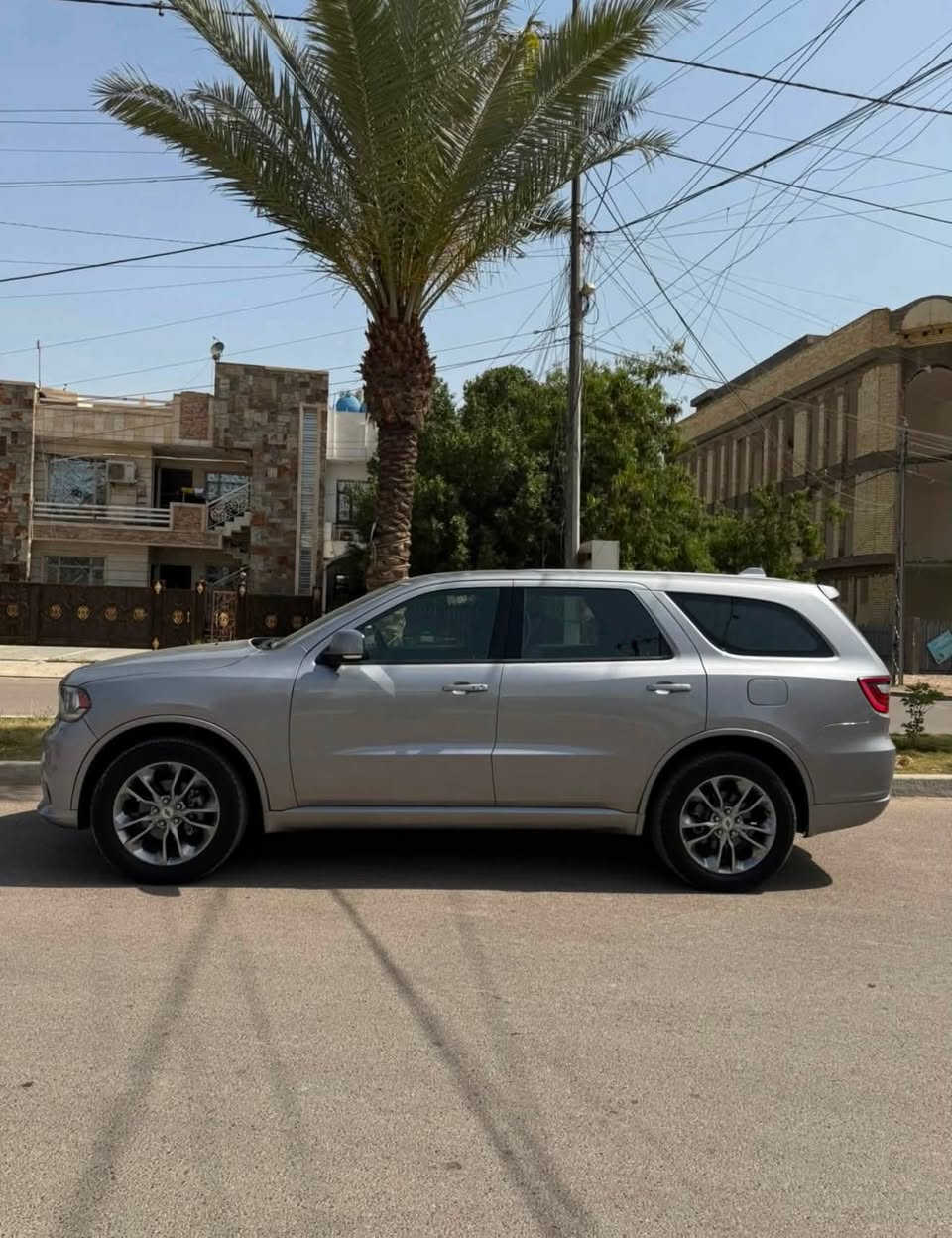 دورنكو  GT موديل 2019
رقم بغداد بأسمي 
مكينة V6 3600 
ماشية 40mi حقيقي  
حادثها بنيد فقط ملاونين الجاملغات الامامية 
مكفولة من الشاصي واللغد 
مواصفات الجيتي معروفة 
السيارة جديدة بمعنى الكلمة 
فول عدا الفتحة 
مكان السيارة بغداد السيدية 
للأستفسار 
***********
