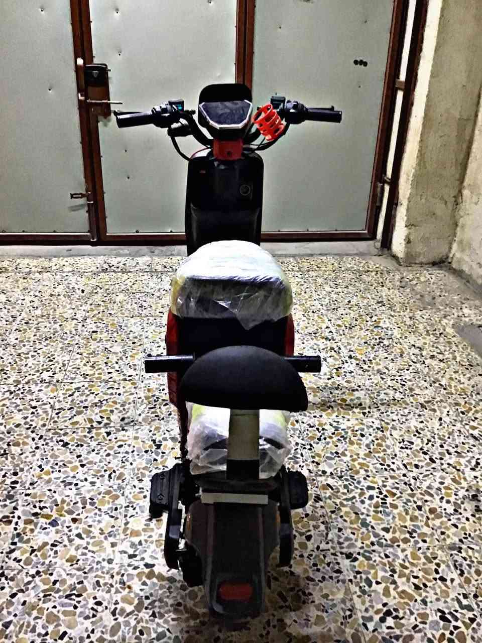 R9 • بدون بطاريات • مجال قليل