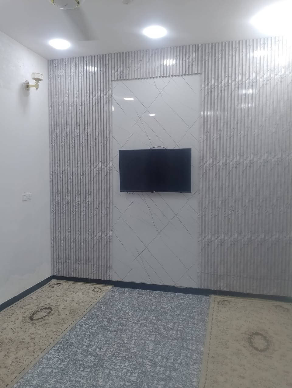 للبيع دار طابو زراعي25 بيت الطيب 
100متر 5×20 طابق واحد استقبال ممر صاله ومطبخ مشترك صحيات غرفة نوم 
الطابق العلوي بيتونة وحمام
الزعفرانية حي الزهور زراعي بيت الطيب 
الفرع الاخير خدمات ماء مجاري رصيف جاري العمل بالتبليط
للأستفسار اكثر الاتصال على الرقم التالي ***********
***********
