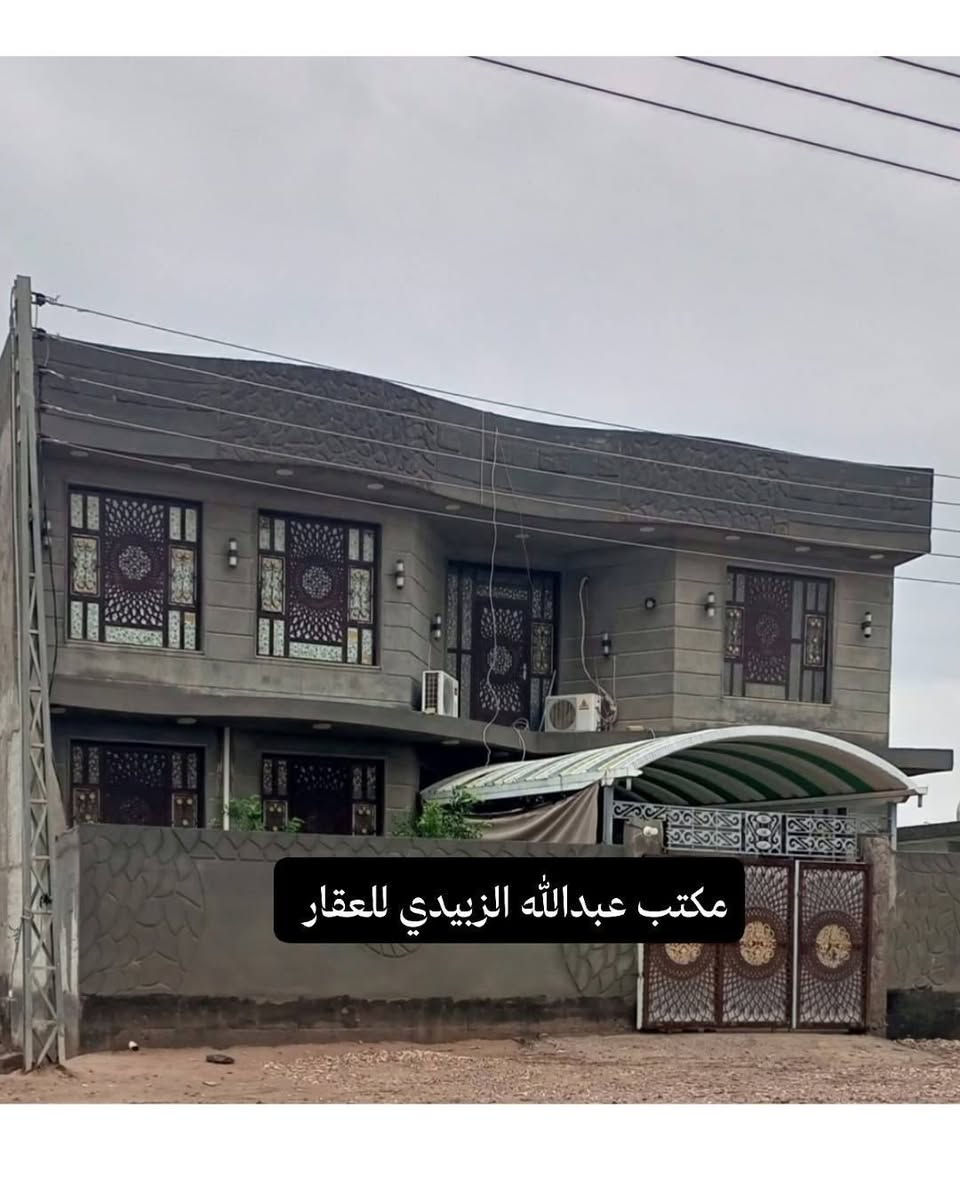 السلام عليكم,,,
بيت طابو صرف للبيع ❗
المساحه :300م' الواجهة 15والنزال 20
المميزات ✅
(البيت بناء طابوق 🧱 جمهوري' السقف صب كونكريت⚓)
(الكهرباء مؤسسه بنظام الانابيب البلاستيكيه المخفيه)
(الجدران لبخ جص +بورگ)
محتويات البيت:
طابق الاول✅
🔷طارمه كبيره 
🔷مجمع صحيات خارجيه 
🔷حديقه داخليه 🌾
🔷غرف نوم عدد 2
🔷صاله 14 متر 
🔷استقبال 6 ونص
🔷مطبخ 5 متر
🔷سيراميك جدار 120
🔷صحيات داخليه 
طابق الثاني ✅
🔷غرف نوم 2
🔷صاله 10 متر 
🔷صحيات 

الموقع 📍 حي الحريه الاولى - بجانب مدرسه فتئ الحق الابتدائيه 

للاستفسار اكثر 
***********
***********

او مراجعه مكتب عبدالله الزبيدي للعقار
