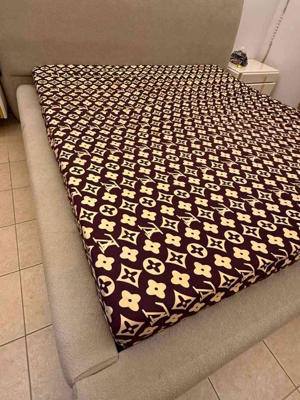 للبيع دوشك نفرين ما بيه ولا ضرر قياس 180 *200 ماخذيه ب300 واريدة ب100 الف
ودواشك ابو النفر عدد 2 استعمال كم شهر اريد الواحد ب50 

للاستفسار ***********
