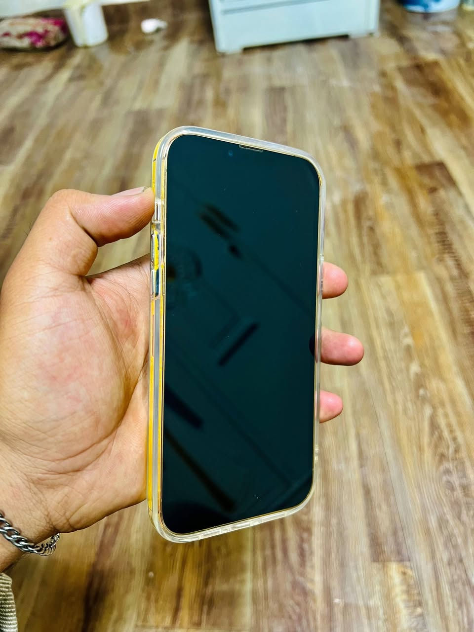 ايفون 13 pro max لون ذهبي جهاز مكفول فقط فطور بل ضهر ومغلفه للحمايه بطاريه 76 ذاكره 256 الجهاز نضيف جداً مكاني بغداد زعفرانيه سعر 620 و بيه مجال 
***********
