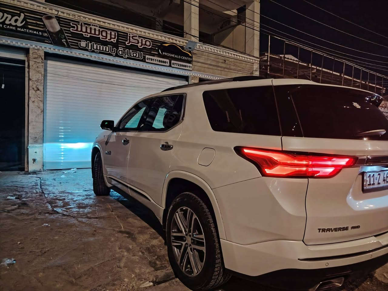 🔥 للبيع: شفروليه ترافيرس 2022 - فئة High Country (أعلى مواصفة) 🔥
📌 تفاصيل السيارة:
• الموديل: 2022
• الفئة: High Country (هاي كاونتري - أعلى فئة)
• المسافة المقطوعة: 78,000 كم فقط
• المحرك: 6 أسطوانات (V6) سعة 3.6 لتر بقوة 310 حصان
• ناقل الحركة: أوتوماتيكي من 9 سرعات
• نظام الدفع: دفع رباعي مستمر (AWD)
✨ المواصفات والأوبشنز:
• التصميم الخارجي:
 ويل كاب ألومنيوم قياس 20 بوصة بتصميم High Country المميز.
 إضاءة LED بالكامل (أمامية وخلفية).
 باب خلفي (الصندوق) كهربائي يفتح بالقدم مع عرض شعار شفروليه.
 شبك أمامي كروم فاخر خاص بالفئة.
• المقصورة والراحة:
 مقاعد جلد فاخرة بلون مخصص مع تطريز High Country.
 3 صفوف مقاعد (7 راكب) مع مقاعد فصل (Captain Chairs) في الصف الثاني.
 الصف الثالث يطوى كهربائياً بالكامل.
 فتحة سقف بانورامية مزدوجة (Skyscape).
 مقاعد أمامية بميزة التدفئة والتبريد + نظام ذاكرة لمقعد السائق.
 تدفئة لمقاعد الصف الثاني وتدفئة للمقود.
 نظام تكييف أوتوماتيكي ثلاثي المناطق (مستقل للمقاعد الخلفية).
• التكنولوجيا والأمان:
 شاشة لمسية قياس 8 بوصات تدعم Apple CarPlay و Android Auto (لاسلكي).
 نظام صوتي فاخر من Bose مع 10 سماعات.
 نظام كاميرات 360 درجة (Surround Vision) للرؤية المحيطية.
 مرآة رؤية خلفية ذكية بلمسة زر تتحول إلى شاشة كاميرا.
 شاحن لاسلكي للهواتف الذكية.
 رادار ومثبت سرعة تفاعلي (Adaptive Cruise Control).
 نظام أمان متكامل: (تنبيه التصادم الأمامي، فرملة طوارئ تلقائية، تنبيه الخروج عن المسار، كشف النقاط العمياء، وتنبيه حركة المرور الخلفية).
حالة السيارة: [خسفة بمقدمة البنيد معدلة بارد بدون صبغ بمقدار شبر اليد حادثه بامريكا__ بل عراق الجاملغ الايسر ضربه خفيفه امرجع بنظام ال pdr بدون صبغ ]
💵 السعر المطلـوب:٢٤٨$ (قابل للتفاوض)
📍 المكان: [كربلاء]
📞 للتواصل والاستفسار: [***********]
