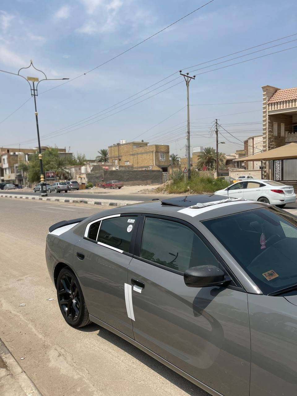 السلام عليكم 
جارجر   2019
تقرير تعمل وتسير 
رقم بغداد بسمي
ماشيه 85 mi
كفاله عامه حته الداميات 
لون اسمنتي 
[مواصفات فول]
فتحه 
كشنات جلد تدفئه تبريد كهرباء 
كشن خزن ميموري 
منضومة زنون 
ويل 20
هيتر بلمري 
تخم تاير جديد 
حداديه جديده
مكينه وكير كفاله 
تبريد ثلج 
سياره عليه ادامه عامه 
سياره مال بيت وجاهره للاخير 
استفسار اكثر اتصل
***********
