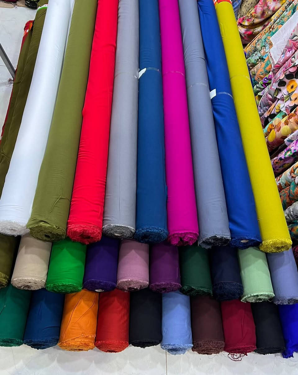 أقمشة أصلية • فاخرة • واتساب